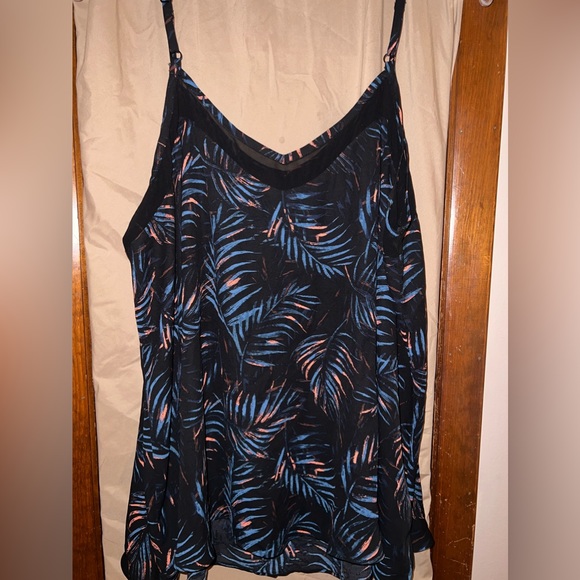 Torrid palm print strappy camisole. - Picture 4 of 4